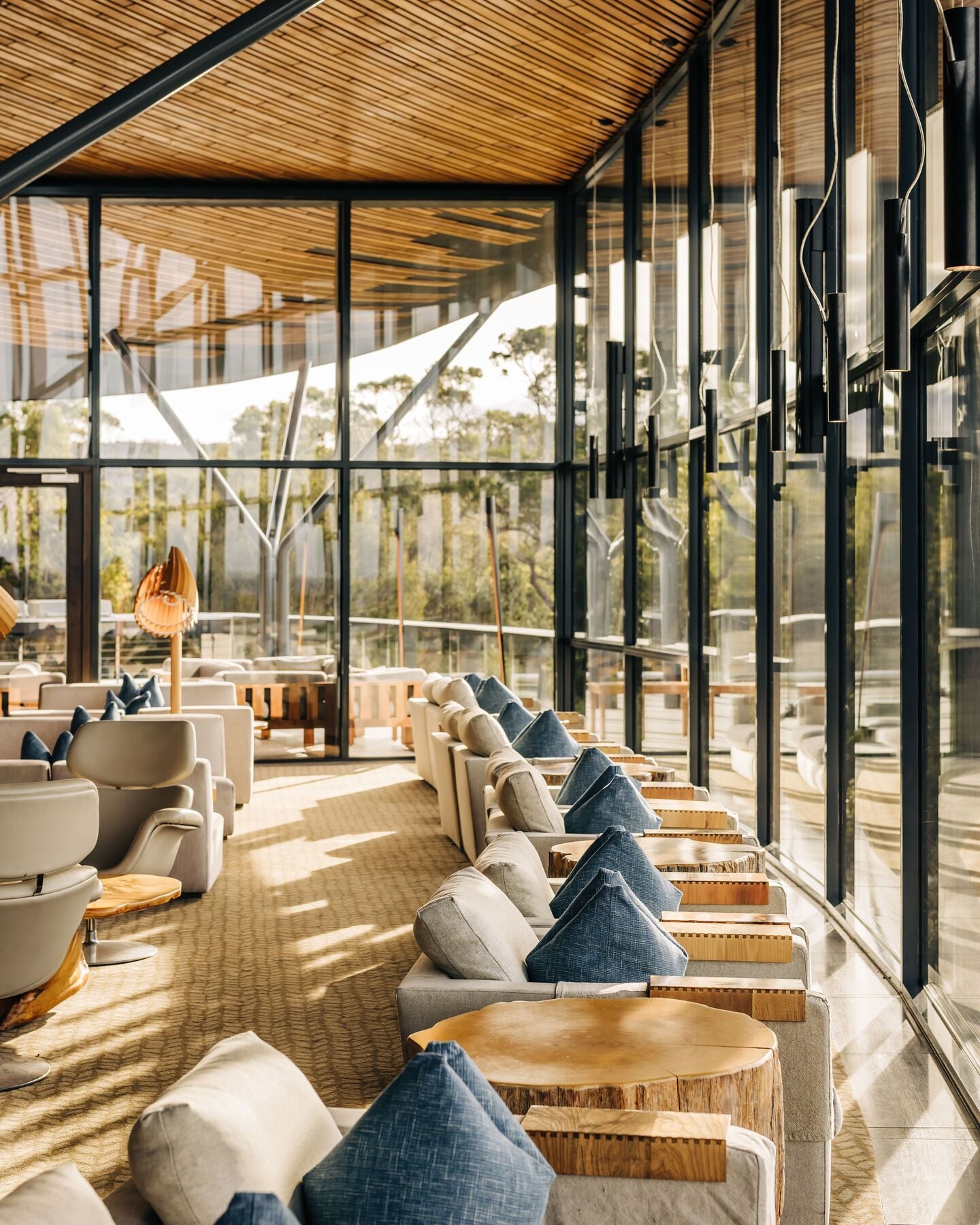 Saffire - Loiunge - Interior - Architecture - People - Talent - Alcohol